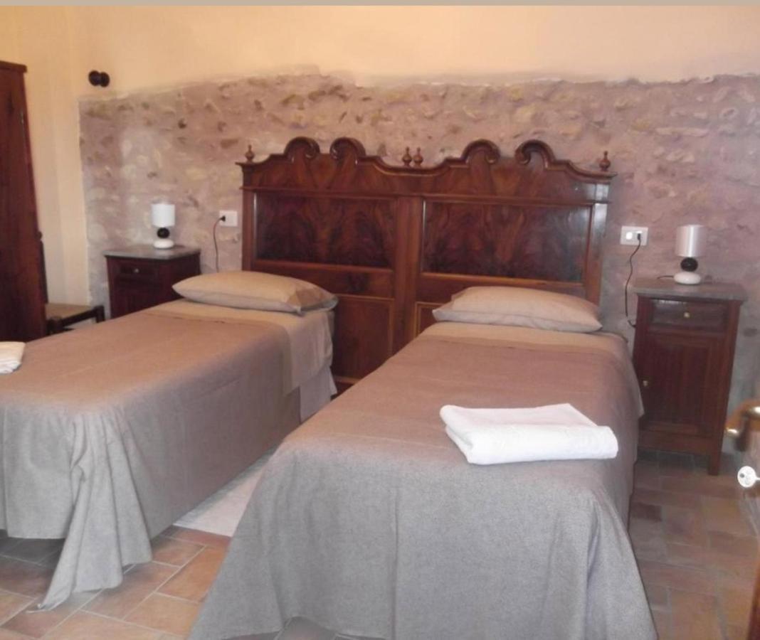 A Casa Di Mi Appartamenti Vacanza Монтефалько Экстерьер фото