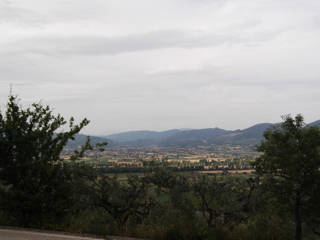 A Casa Di Mi Appartamenti Vacanza Монтефалько Номер фото