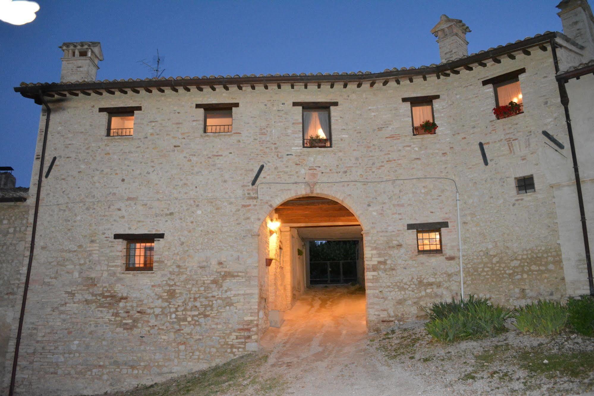 A Casa Di Mi Appartamenti Vacanza Монтефалько Экстерьер фото