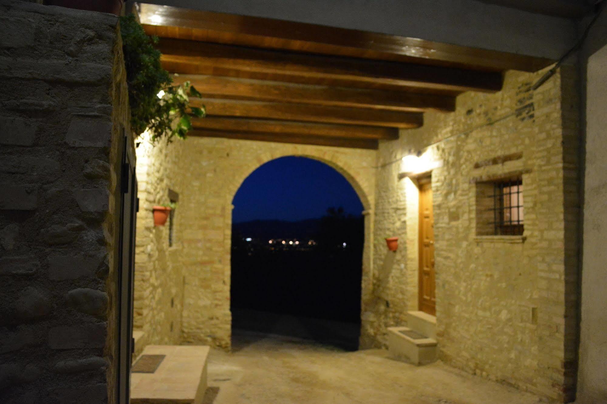 A Casa Di Mi Appartamenti Vacanza Монтефалько Экстерьер фото